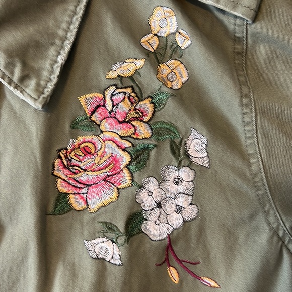 Maurice’s Military Style Jacket Embroidery Distressed Toggle Waist Sz 2 - Picture 3 of 10